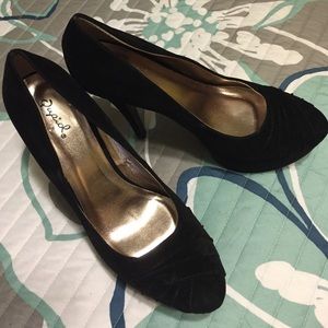 Black Stilettos Pumps size 10